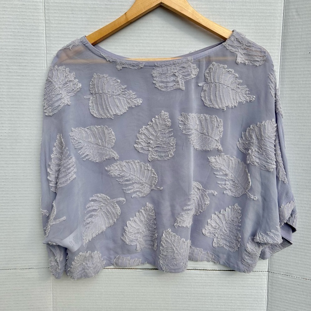 Aritzia Wilfred Blayze Crop Leaf Motif  lilac blue semisheer Flowy Blouse S